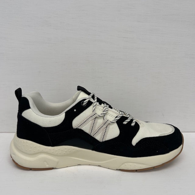 Casual sneaker met trendy look zwart