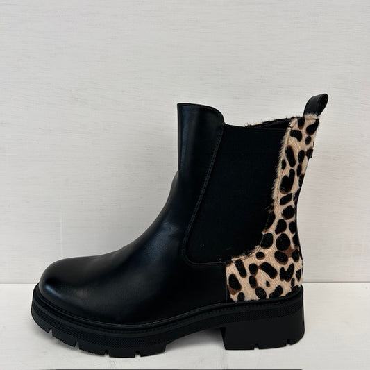 Leatherlook boots met panter hak zwart