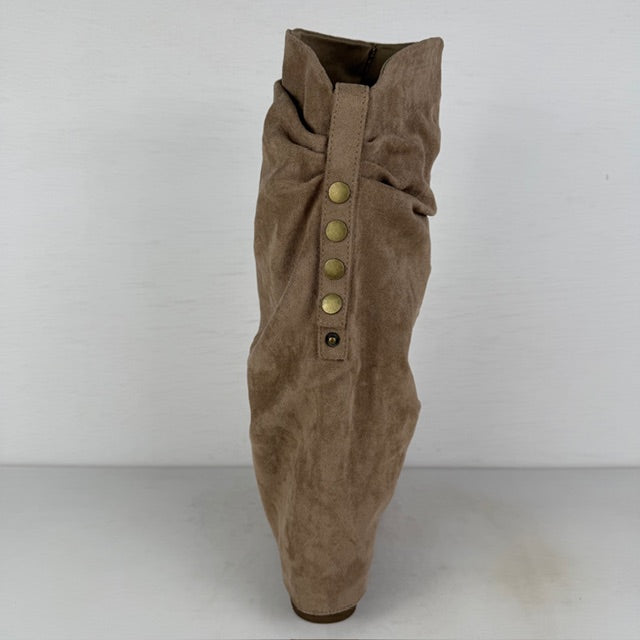 Hoge suèdine cowboylaarzen met slouchy flap en knoopjes khaki