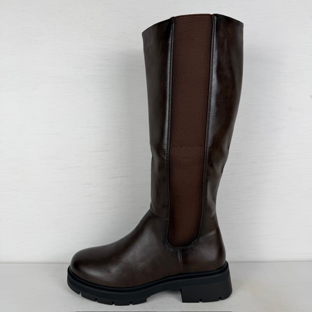 Hoge leatherlook laarzen met elastiek en lage hak bruin