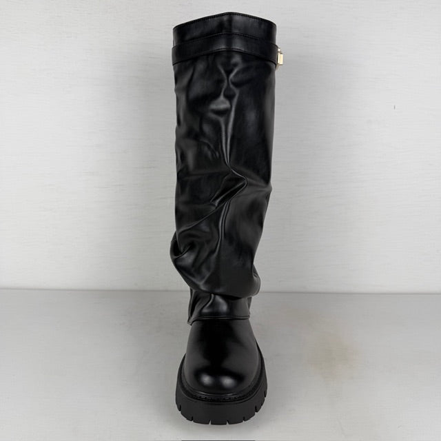 Hoge leatherlook boots met slouchy flap zwart