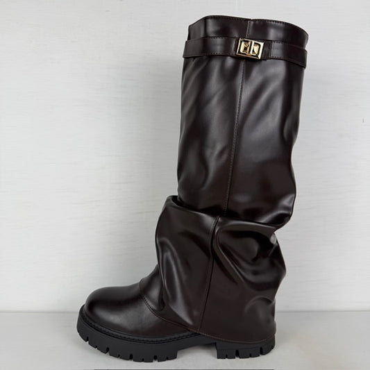 Hoge leatherlook boots met slouchy flap bruin
