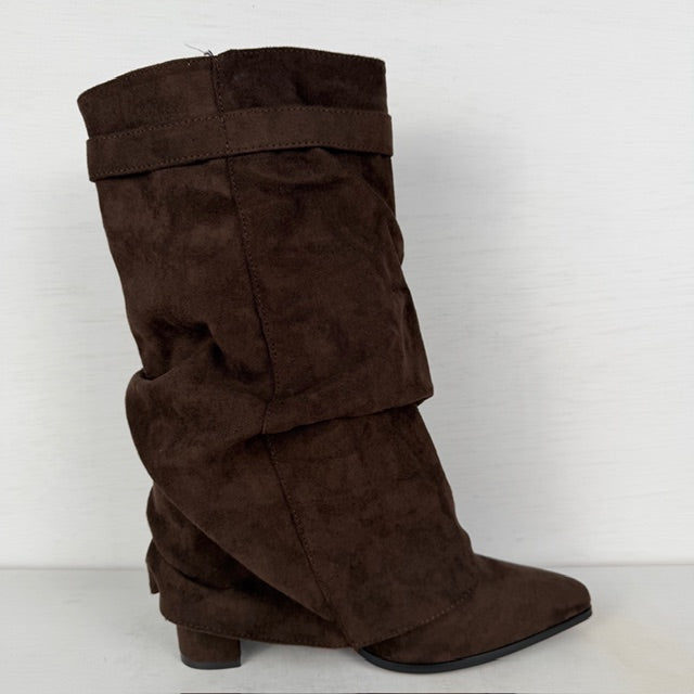 Suèdine laarzen met slouchy flap en hoge hak bruin