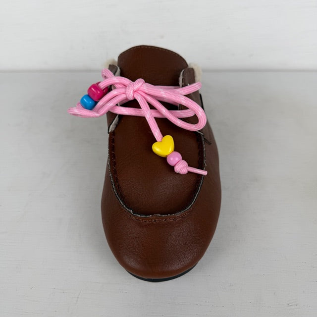 Furry instappers met leuke veters camel
