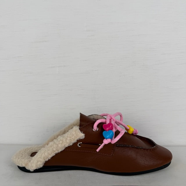 Furry instappers met leuke veters camel