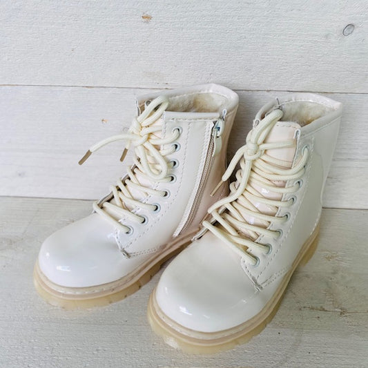 Shiny kids boots beige