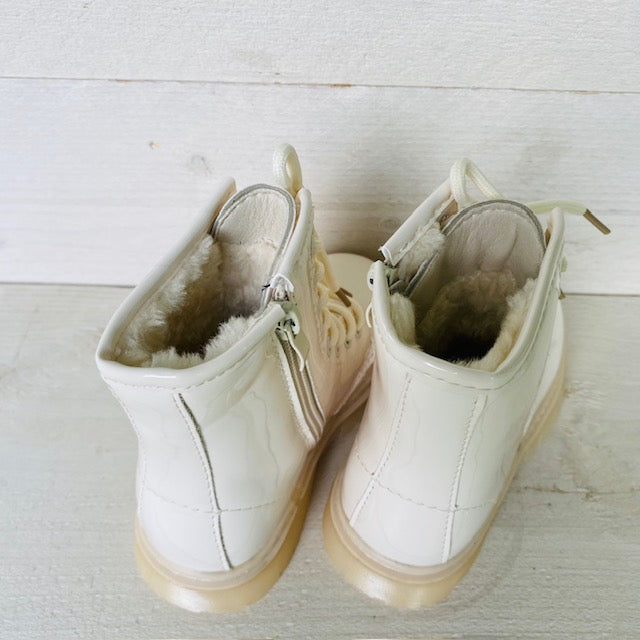 Shiny kids boots beige