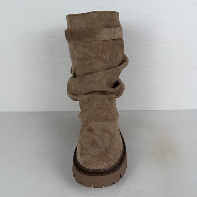 Suèdine slouchy boots met stoer design khaki