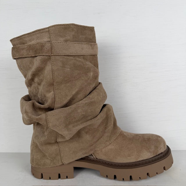 Suèdine slouchy boots met stoer design khaki