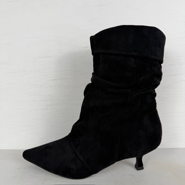 Suèdine slouchy laarzen met klein naaldhakje zwart