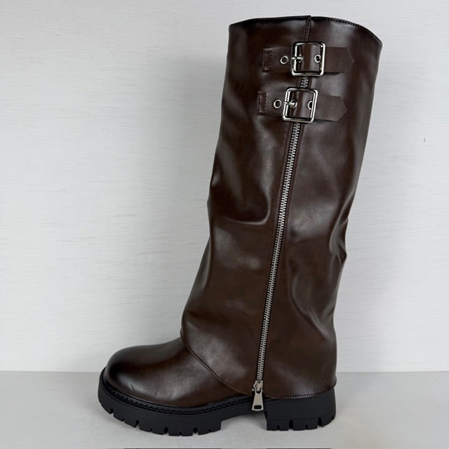 Leatherlook boots met flap en gespjes bruin