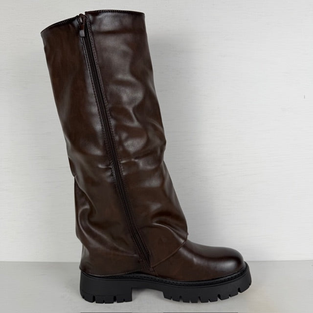Leatherlook boots met flap en gespjes bruin