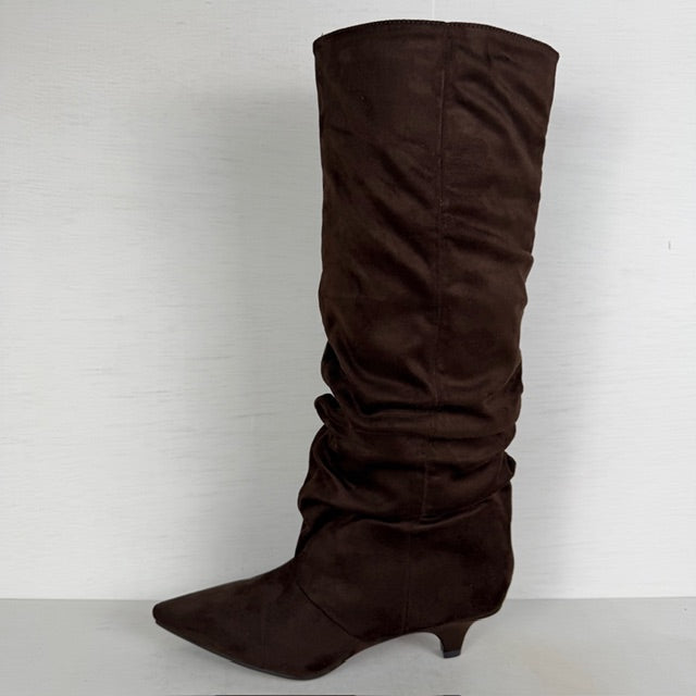 Hoge slouchy laarzen met klein naaldhakje donkerbruin