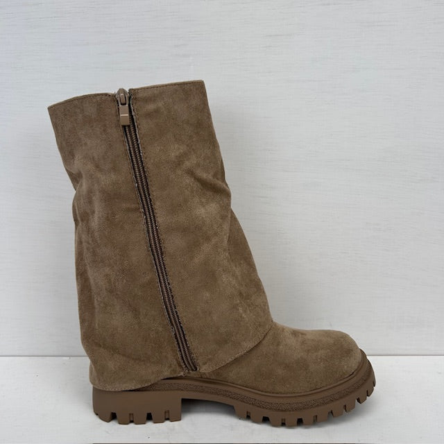 Stoere boots met trendy flap khaki