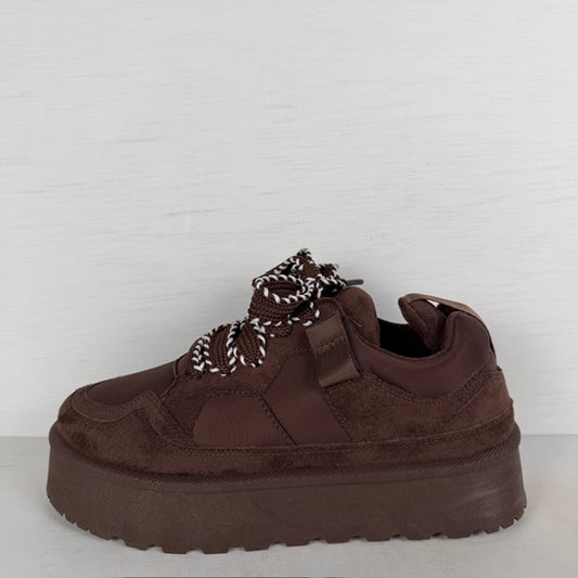 Comfy sneakers met stoere zool bruin