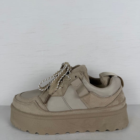 Comfy sneakers met stoere zool beige