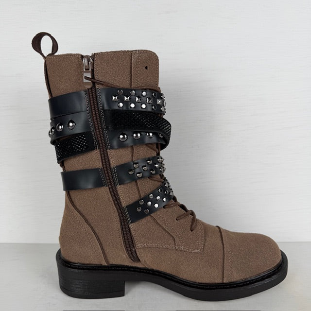 Stoere laarzen met veters en gespjes bruin