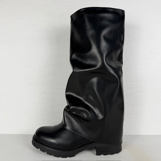 Hoge leatherlook laarzen met slouchy flap zwart