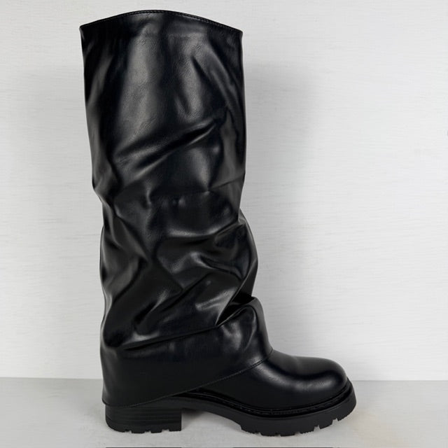 Hoge leatherlook laarzen met slouchy flap zwart