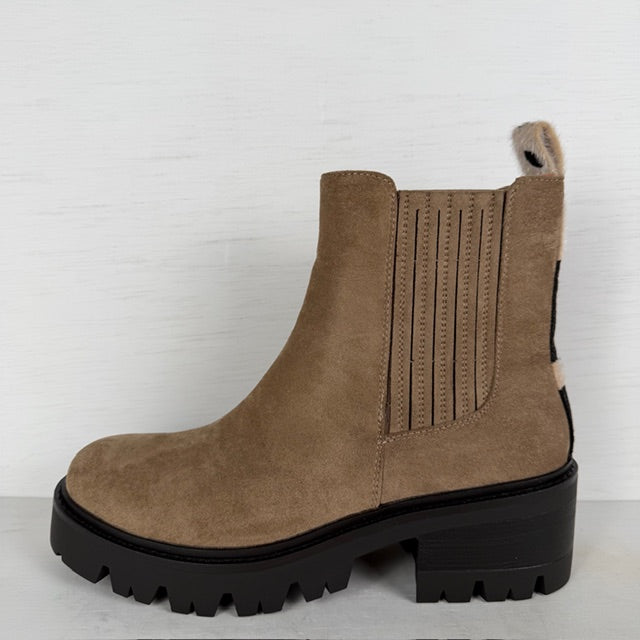 Suèdine boots met stoere zool en lusje taupe