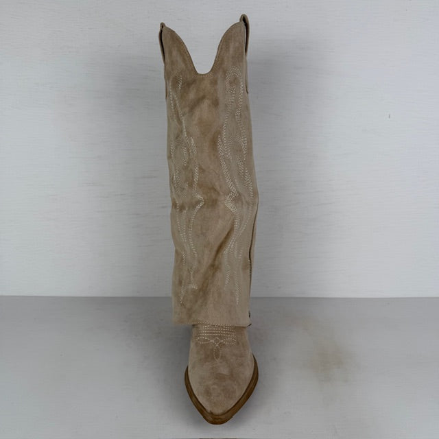 Suèdine cowboylaarzen met flap en sierrits beige
