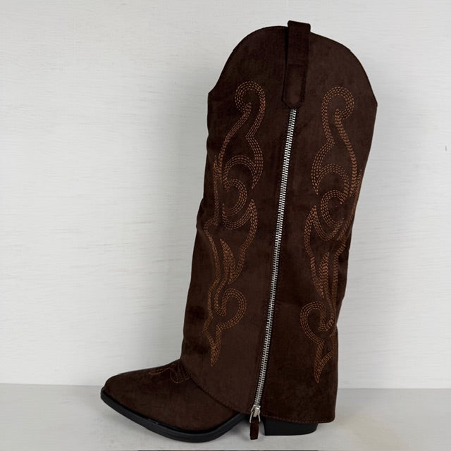 Suèdine cowboylaarzen met flap en sierrits bruin