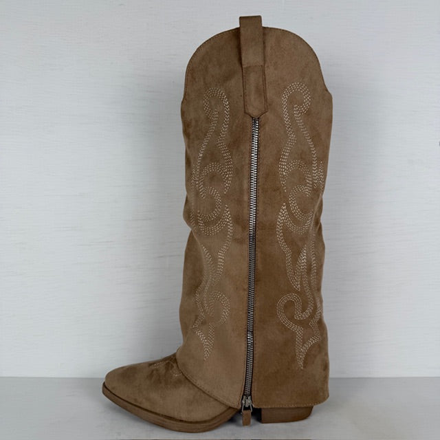 Suèdine cowboylaarzen met flap en sierrits khaki