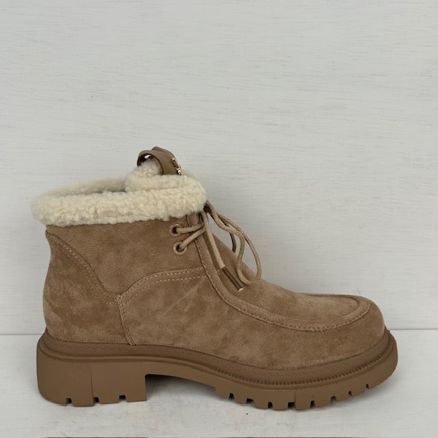 Lage boots met furry randje beige