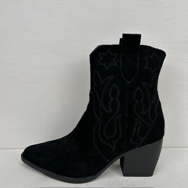 Real leather cowboylaarsje met stoere hak zwart