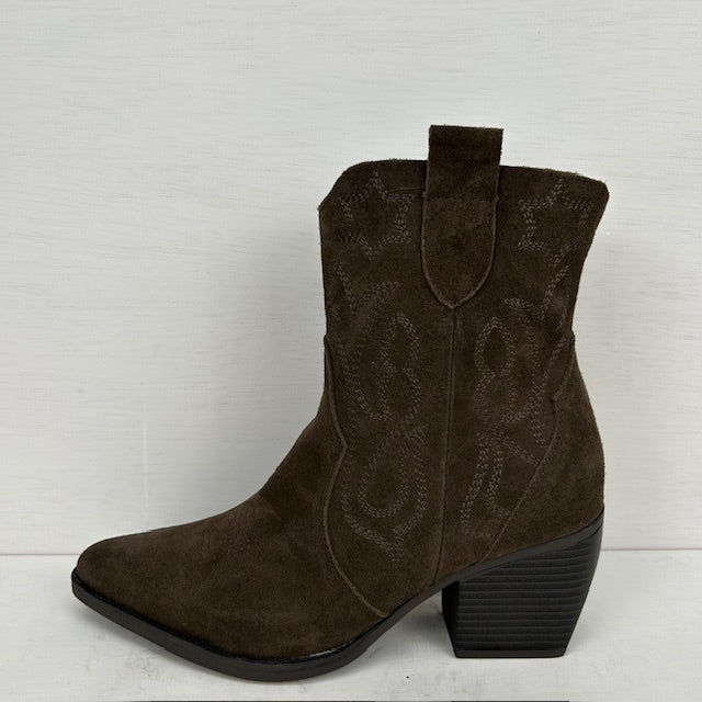 Real leather cowboylaarsje met stoere hak bruin