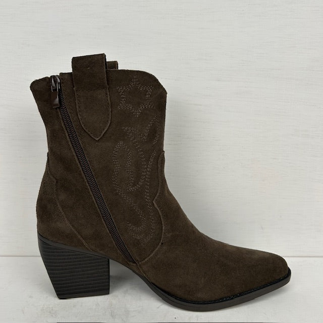 Real leather cowboylaarsje met stoere hak bruin