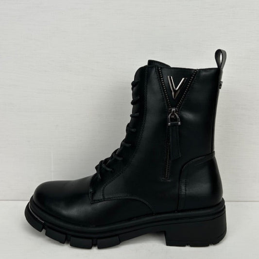 Leatherlook veterboots met leuke sierrits zwart