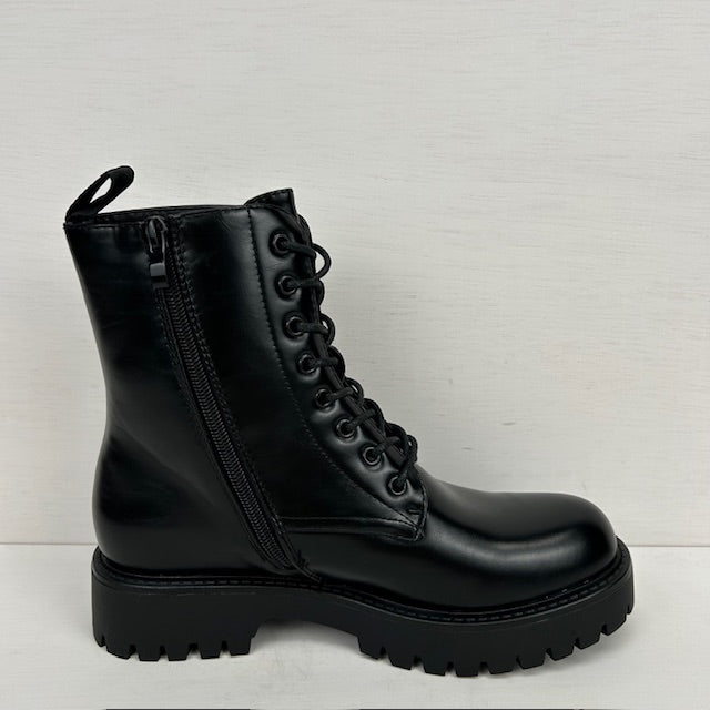 Basic veterboots met stoere zool zwart