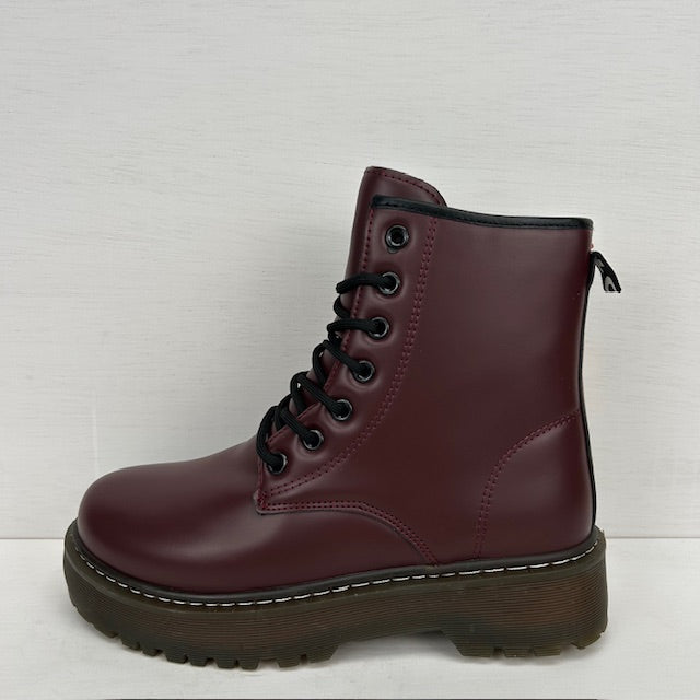 Gave veterboots met bruine zool rood