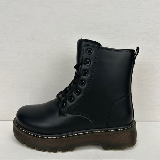 Gave veterboots met bruine zool zwart