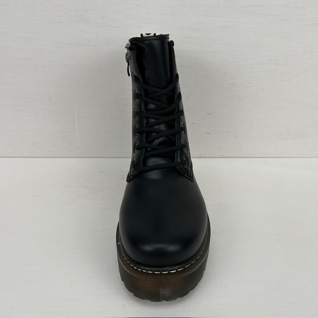 Gave veterboots met bruine zool zwart