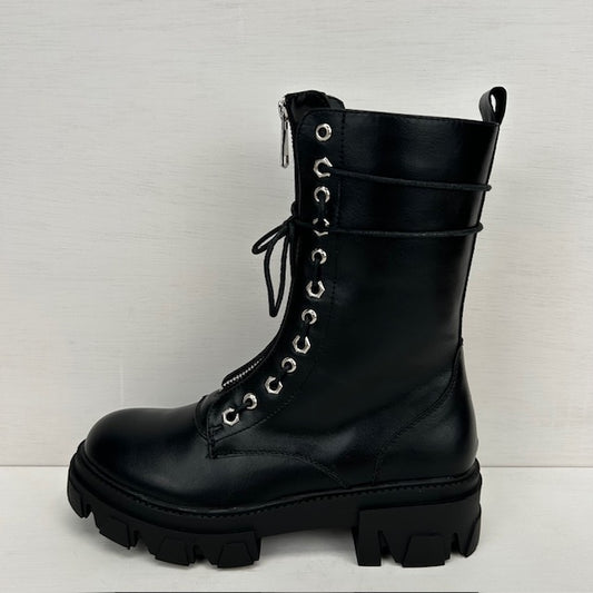 Veterboots met stoere afwerking zwart