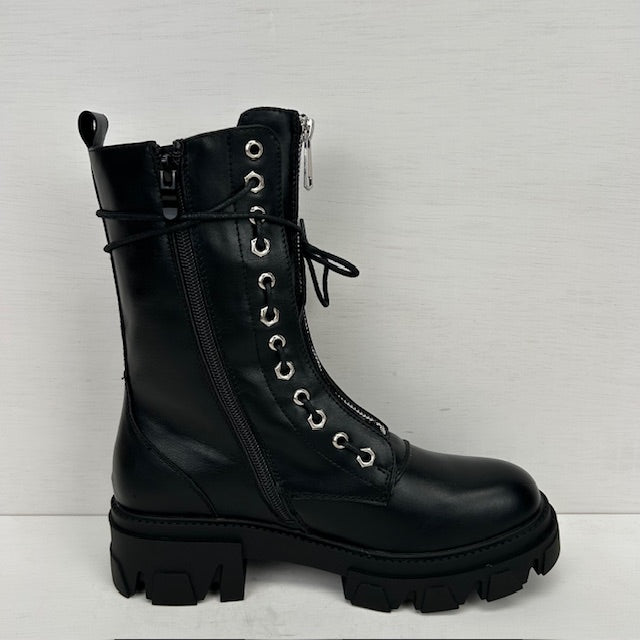 Veterboots met stoere afwerking zwart