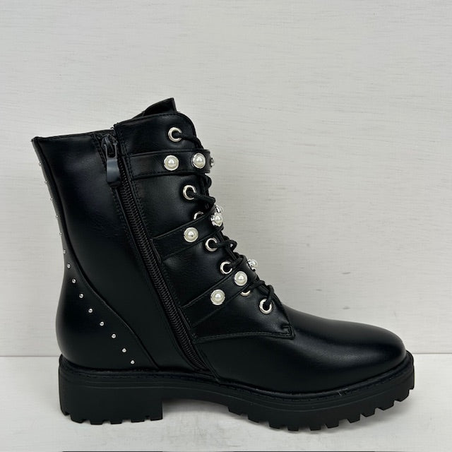 Gave boots met studs en gespjes zwart