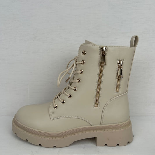 Leatherlook veterboots met sierritsjes beige