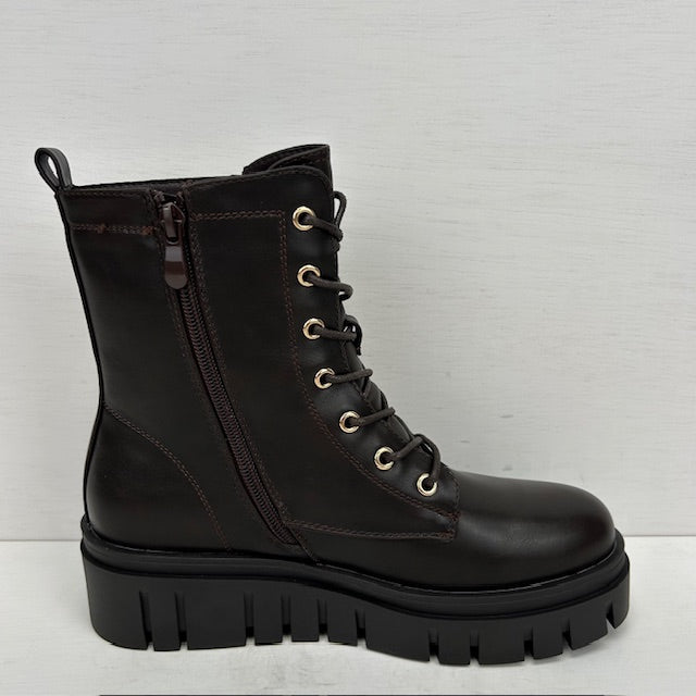 Leatherlook boots met gouden detail donkerbruin