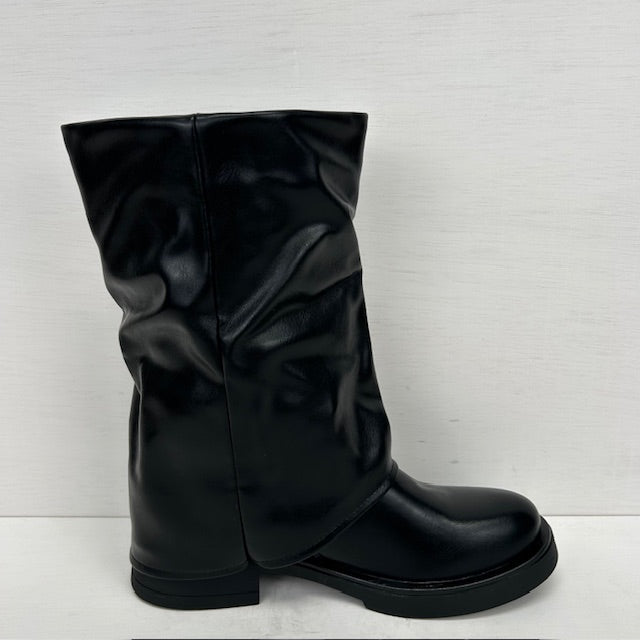 Leatherlook laarzen met flap en gespjes zwart