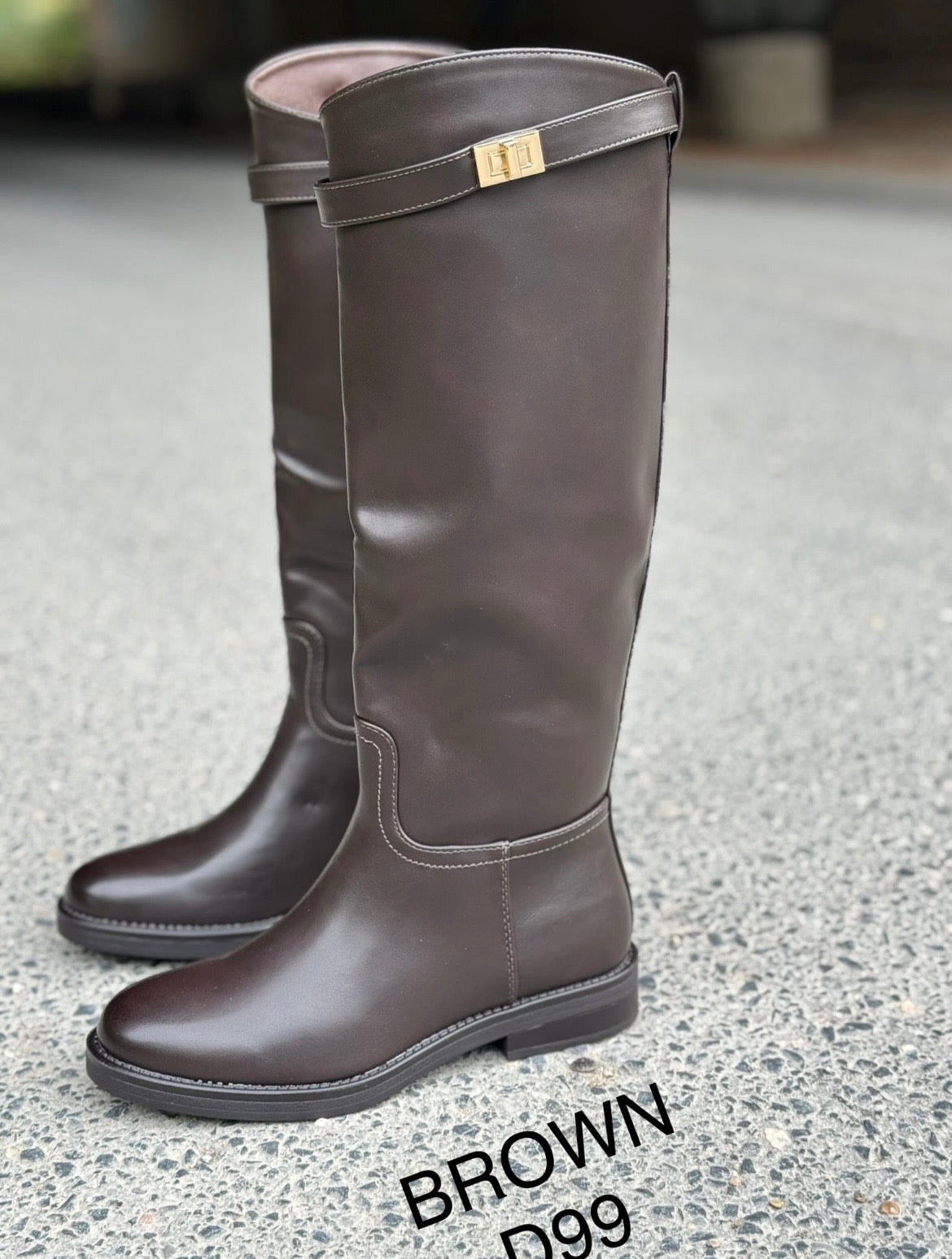 Hoge leatherlook laarzen met leuk bandje donkerbruin