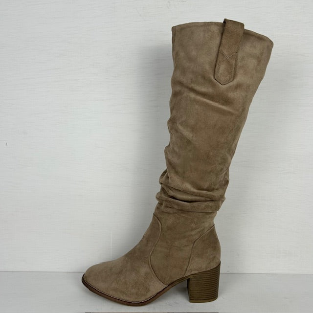 Hoge suèdine laarzen met stevige hak beige