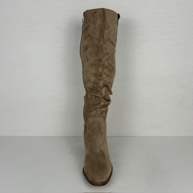 Hoge suèdine laarzen met stevige hak beige