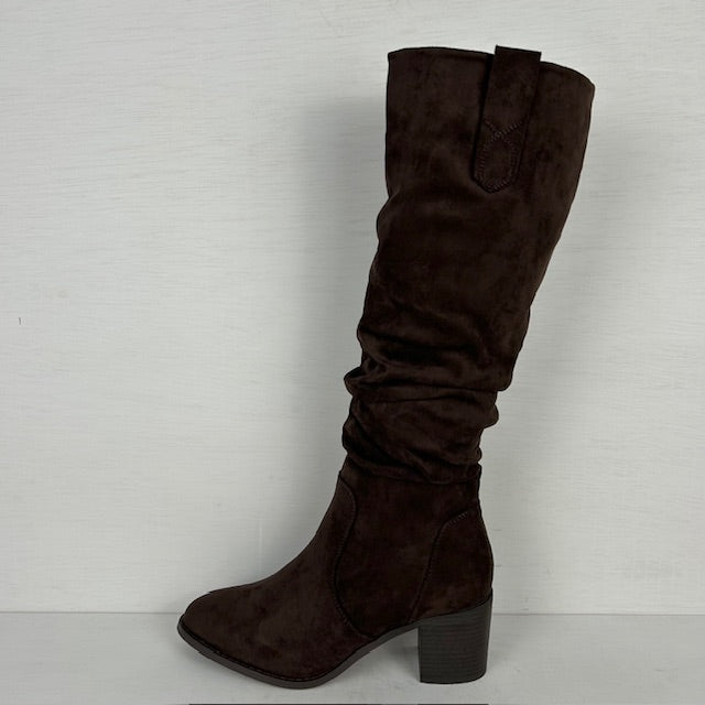 Hoge suèdine laarzen met stevige hak bruin