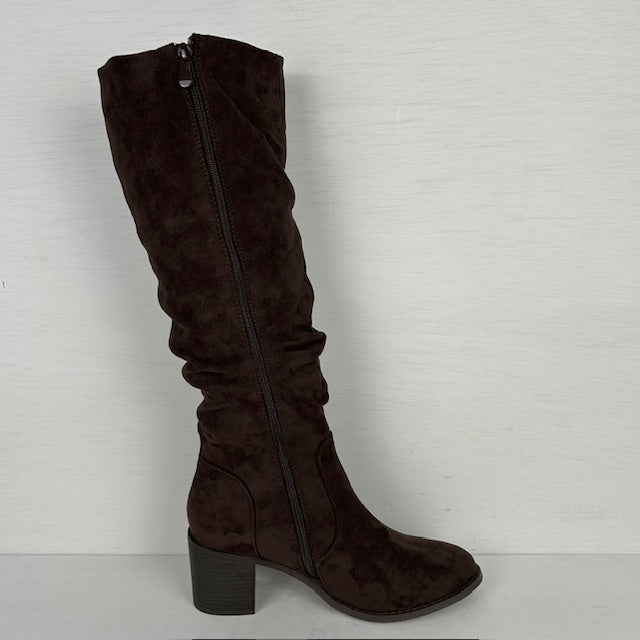 Hoge suèdine laarzen met stevige hak bruin