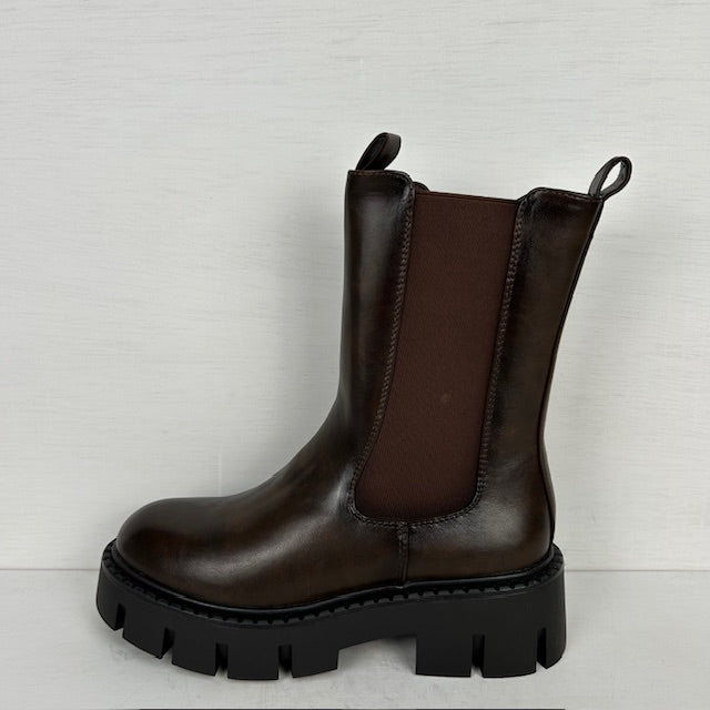 Leatherlook boots met stoere zool bruin