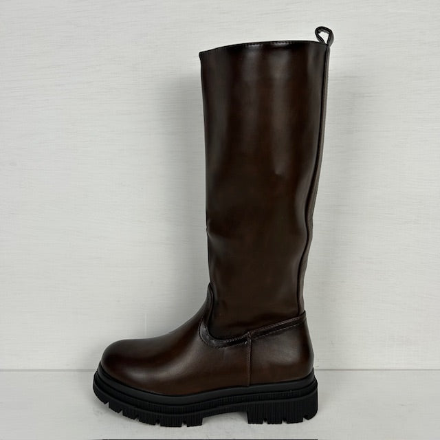 Leatherlook laarzen met stoere zool bruin