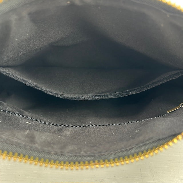 Suèdine schoudertasje met studs zwart